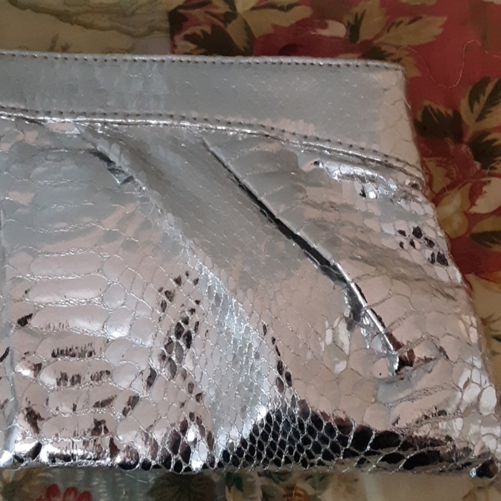 SNAKESKIN EMBOSSED CLUTCH BAG EUC - Picture 6 of 6